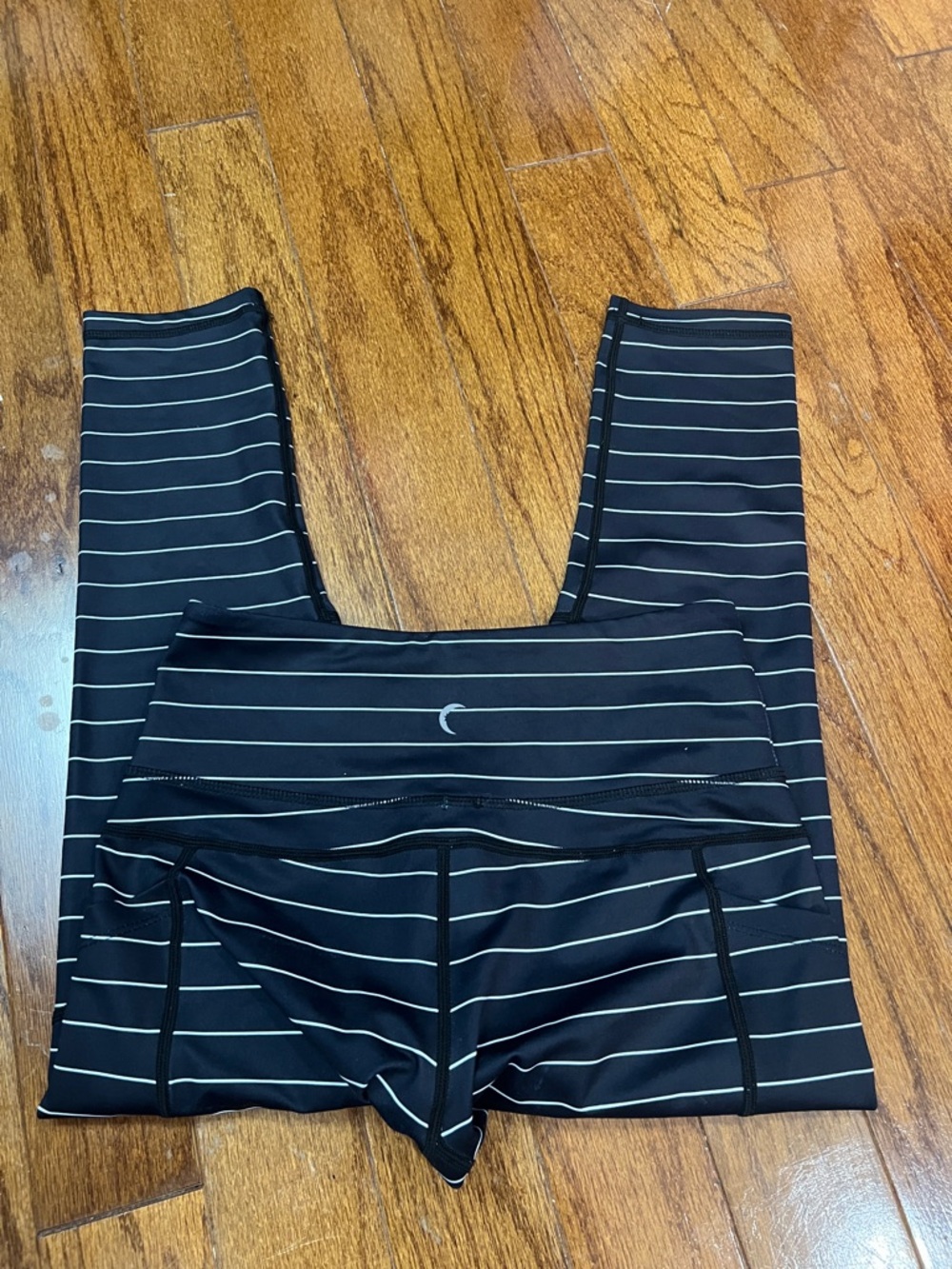 ZYIA 21” size 4 tights leggings black and white striped with pockets